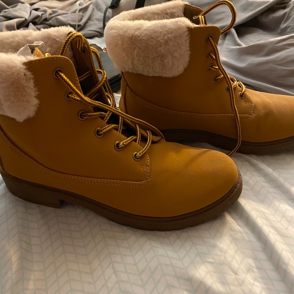 Furry Boots - Picture 6 of 6